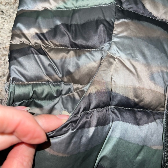 Lululemon camo puffer jacket size 4 - Picture 7 of 10